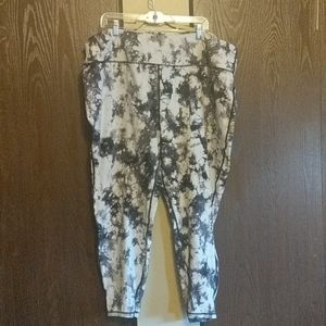 Torrid Activewear leggings - black and white tie dye